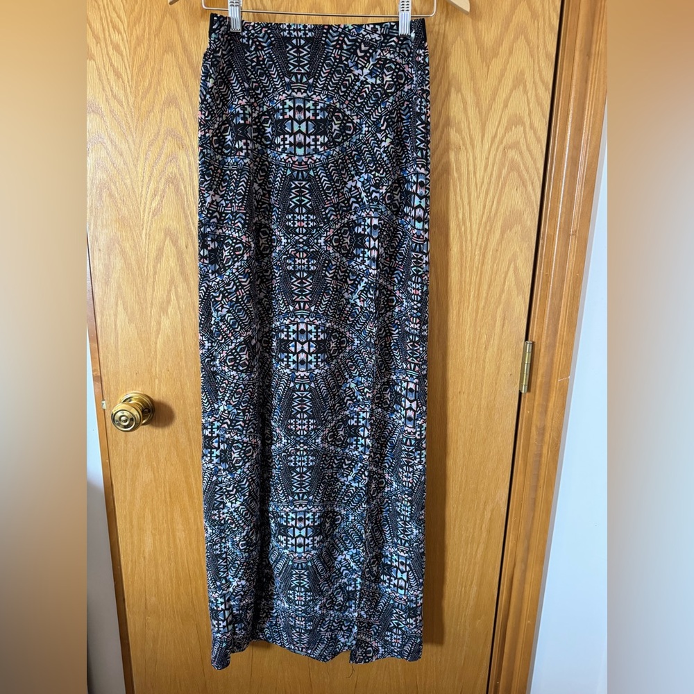 Kylie & Kendall Geometric Multicolor Maxi Skirt Junior’s S | Slits, Fall Style